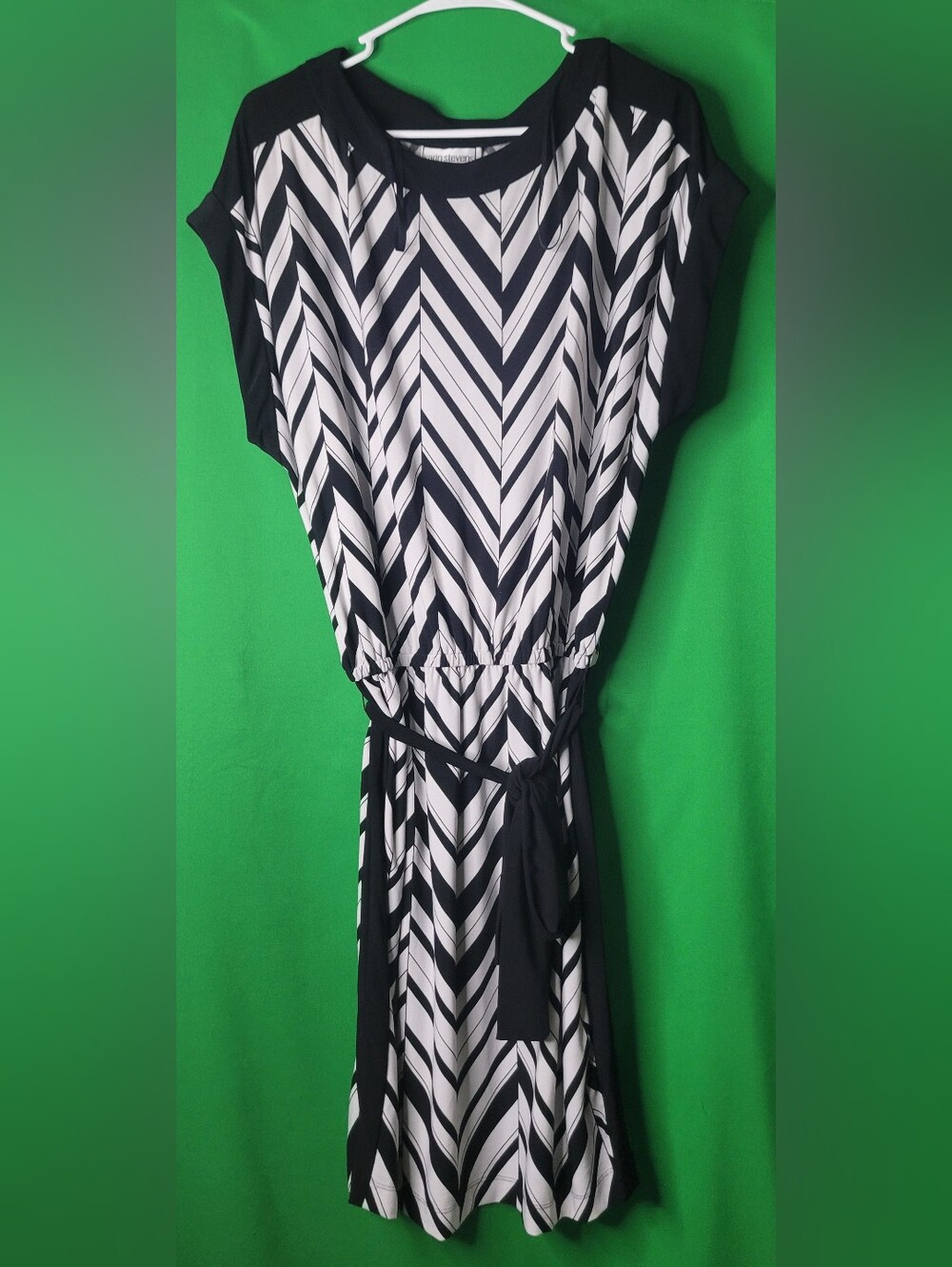 karin stevens Black and White Chevron Midi Dress
